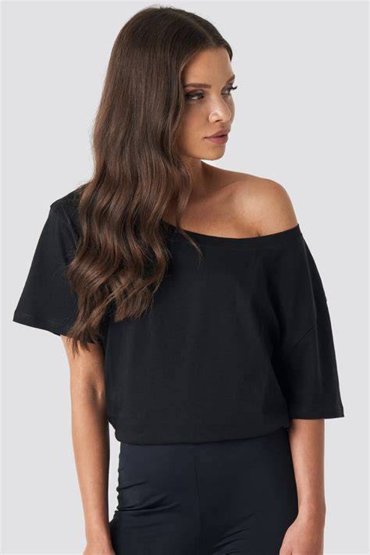 Tシャツをワンショルダーにする方法｜失敗しない手順とコツ